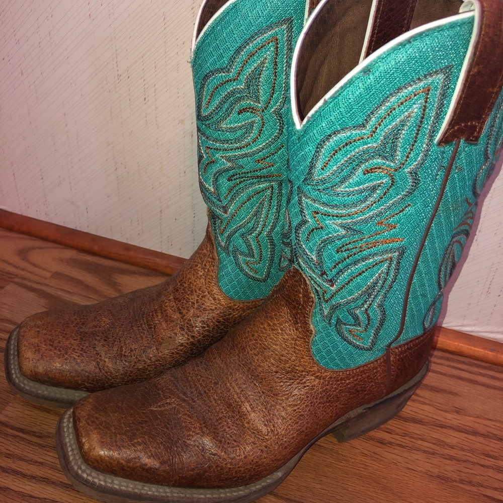 Women’s heeled western boots.